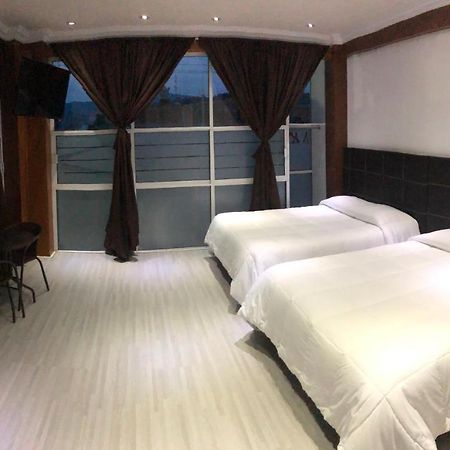 Hotel El Arco Ситакуаро Экстерьер фото